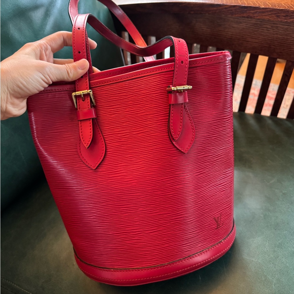 Louis Vuitton Scarlet Epi Leather Shoulder Bag authentic